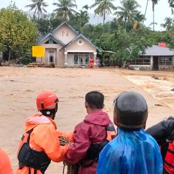 Pemerintah Gerak Cepat Tangani Banjir Padang, Ratusan Warga Dievakuasi dan Bantuan Disalurkan