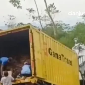 Truk Hantam Dapur MBG Sampai Hancur