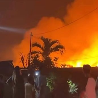 Gudang Serbuk Kayu Kebakaran, 2 Rumah dan 1 Truk Hangus