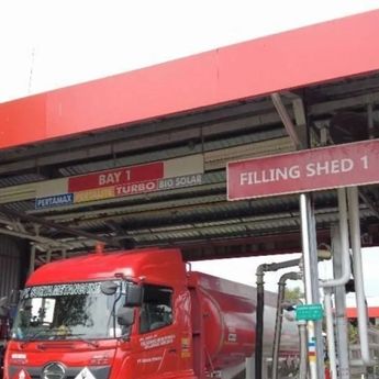 Pertamina Kerahkan 4 Truk Tangki dari Banyuwangi untuk Bantu Distribusi BBM di Bali