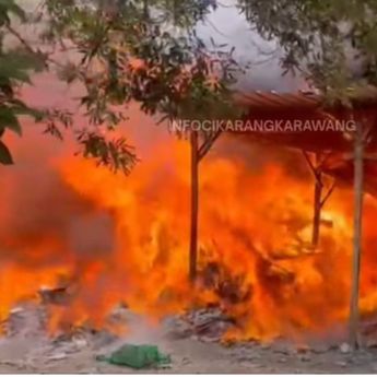 Kebakaran Hantam Gudang di Jatiwangi Cikarang Barat Bekasi