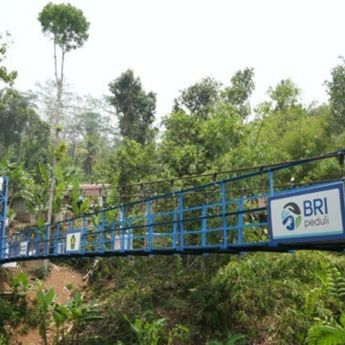 BRI Peduli Bangun Jembatan Gantung di Cianjur, Permudah Akses Sekolah dan Aktivitas Ekonomi Warga