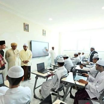 Gibran Dorong Santri Kembangkan Inovasi AI dan Robotika