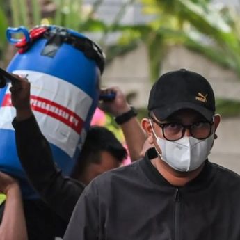 Bupati Klaten Tiba di KPK, Barang Bukti Rp1,9 Miliar Disita dalam Ember