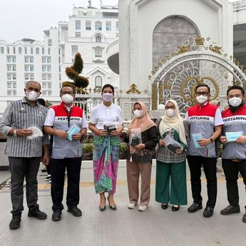 Pertamina Patra Niaga Regional Sumbagut Bagikan 2.200 Masker, Dukung Kesehatan Masyarakat di Tengah Kabut Asap Medan