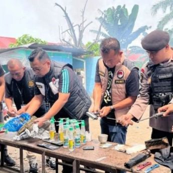 Polisi Sita Sepucuk Senjata Api Saat Penggerebekan Sarang Narkoba