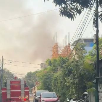 Kebakaran Hantam Rumah Warga di Mangga Besar
