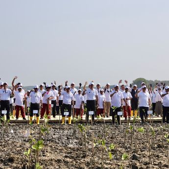 Lindungi Jutaan Warga Pesisir, Menko AHY Dorong Percepatan Perlindungan Pantura Jawa