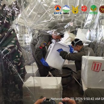 Pemerintah Uji Coba Operasi Modifikasi Cuaca Dry Ice di Sumsel dan Kalteng Kurangi Asap Karhutla