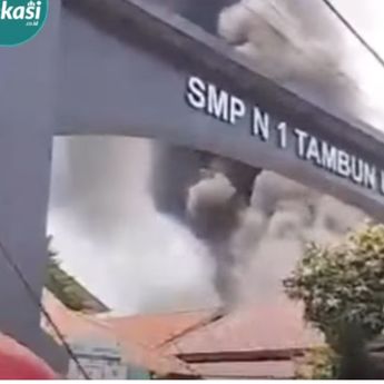 Rumah Warga Sebelah SMPN 1 Tambun Utara Kebakaran Hebat