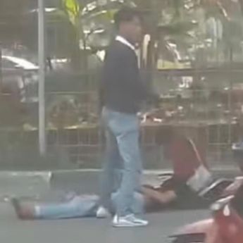 'Pak Ogah' Tewas Tertabrak Truk, Tergeletak di Jalanan