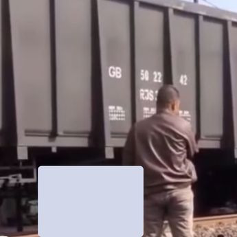 Tragis! Pemotor Tewas Dihantam Kereta di Bandar Lampung, Sempat Terseret 200 Meter