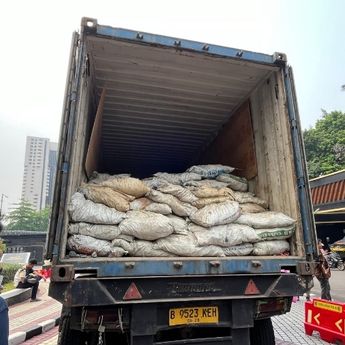 Polda Metro Bongkar Pengiriman 54 Ton Galena di Jakarta Utara