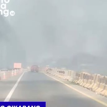 Mobil Terbakar di Sekitar Tol Gedebage Bandung, Kobaran Api Jadi Tontonan Warga