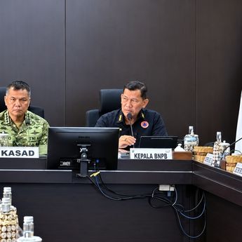 BNPB: Water Bombing dan OMC Ditambah untuk Tangani Karhutla di Gunung Bromo hingga Ijen