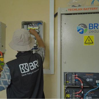Pemulihan Pascabencana, BRI Peduli Perluas Akses Energi Surya bagi Ribuan Keluarga