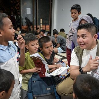 Seskab Teddy Diam-diam Sidak Sekolah Rakyat di Cikarang Jelang Waktu Istirahat Malam