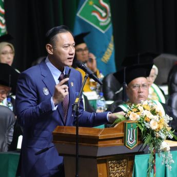 Berikan Pembekalan ke Wisudawan UNAS, Menko AHY Selipkan Pesan Tegas soal Karhutla