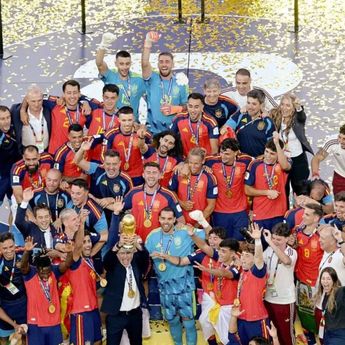 Bawa Spanyol Juara Dunia, Luis De la Fuente Raih Penghargaan Pelatih Terbaik