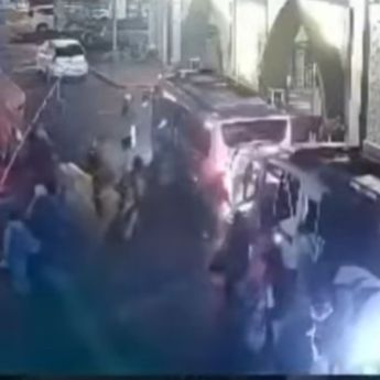 VIDEO: Ngeri! L300 Hantam 4 Wisatawan di Dieng Sampai Tewas