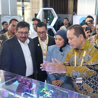 Kunjungi Booth TelkomGroup di BTW 2026, Menkomdigi Tinjau Peran NeutraDC bagi Kedaulatan Ekosistem AI Data Center