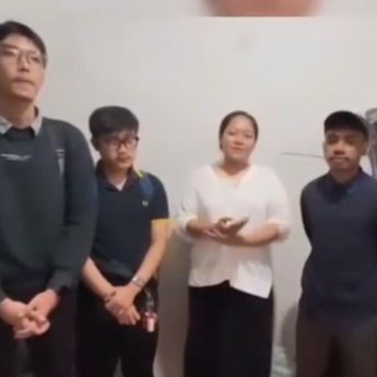 Akui Bukan Mahasiswa, Sari Minta Maaf Usai Viral Pakai Almamater UBSI Saat Deklarasi Sumpah Pemuda