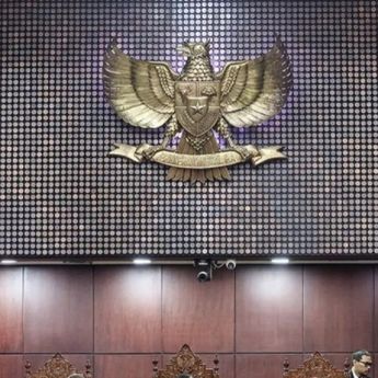 Cek Fakta: MK Turunkan Batas Usia Capres dan Cawapres Jadi 33 Tahun