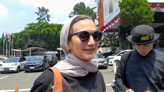 Wanda Hamidah Ikut Aksi di Gedung MK: Tetap Menjadi Penegak Konstitusi