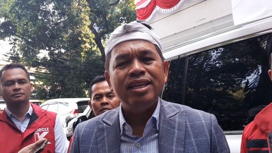 Dedi Mulyadi Ajak Warga Makan Bakso Usai Nyoblos