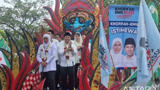 Khofifah-Emil Daftar ke KPU Jatim Diarak dengan Kirab Budaya