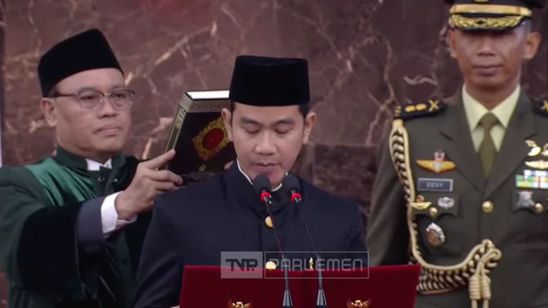 Terpopuler: Gibran Pakai Beskap Betawi hingga Momen Prabowo Diantar Didit ke Gedung DPR/MPR RI