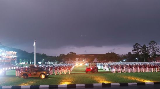 Prabowo Hujan-hujanan Pimpin Parade Senja di Akmil Magelang