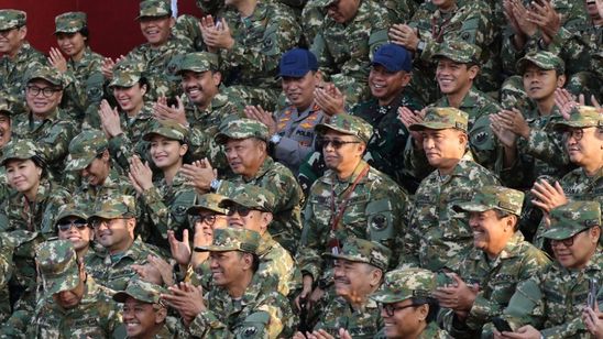 Kapolri dan Panglima TNI Nggak Pakai Seragam Komcad saat Pembekalan di Akmil