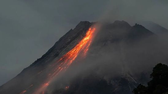 Gunung Berapi Meletus Usai Gempa Besar Rusia Terjadi