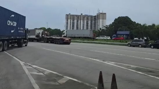 Tol Jakarta-Cikampek Macet Parah Imbas Banjir, Hindari Keluar Tol Bekasi Barat