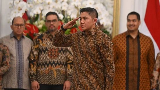 Prabowo 'Cemburu' Teddy Disambut Meriah Buruh: Kok Lebih Banyak Sambutannya dari Gue?