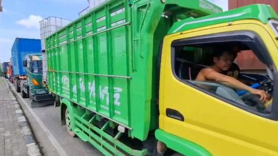 Buruh Transportasi Desak Erick Thohir Pecat Dirut Pelindo Buntut Kemacetan Horor di Tanjung Priok