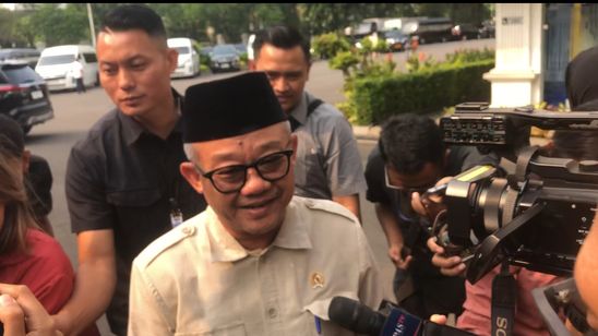 Soal Dedi Mulyadi Bilang Anak Bermasalah Bakal Masuk Barak Militer, Mendikdasmen: No Comment