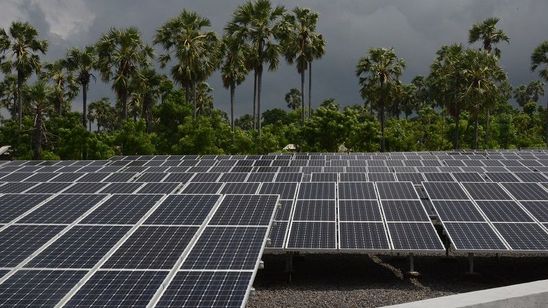 AS Tiba-tiba Patok Tarif Impor 104 Persen untuk Panel Surya Asal Indonesia