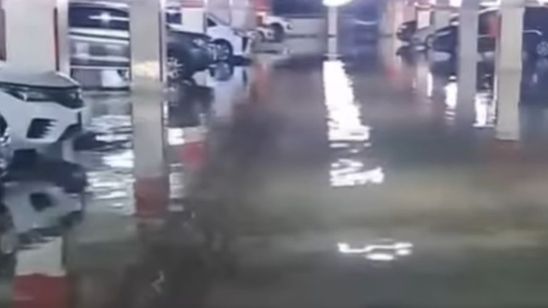 Parkir Mal di Tangael Kebanjiran 