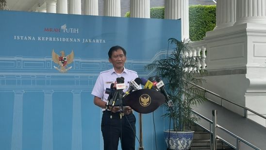 Prabowo Instruksikan KAI Pastikan KRL dan LRT Aman Nyaman untuk Semua Kalangan