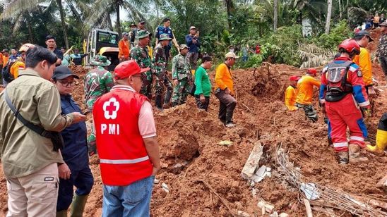 Pemprov Jateng Maksimalkan Pencarian 20 Korban Hilang Longsor Cilacap
