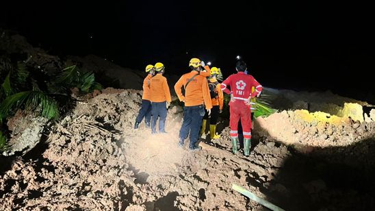 Hujan Deras Picu Longsor di Majenang, Cilacap, 21 Korban Dalam Pencarian