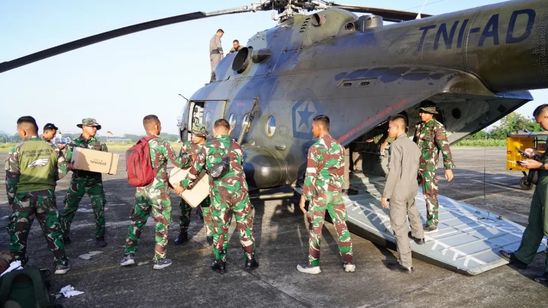 Jalur Darat Terputus, Kota Langsa Terima Bantuan 1,5 Ton via Helikopter