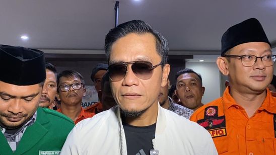 Gus Miftah Salurkan Bantuan Presiden untuk Renovasi Rumah Ibadah Terdampak Gempa NTT