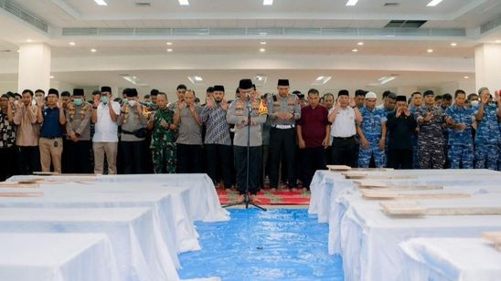 Kapolda jadi Imam Salat Jenazah 24 Korban Bencana di Sumbar