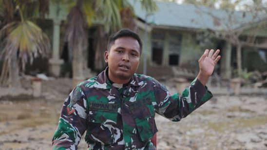 Tamiang Harus Cepat Pulih: Meski Rumah Terendam dan Jadi Korban, Prajurit TNI Tetap Bekerja