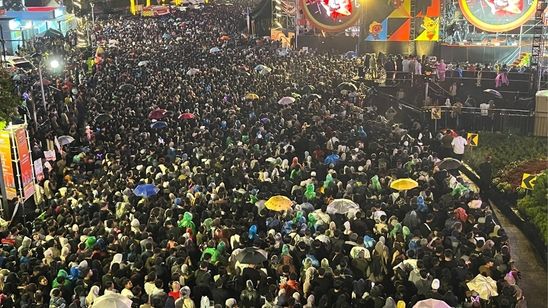 Penampakan Warga Padati Bundaran HI di Malam Tahun Baru 2026