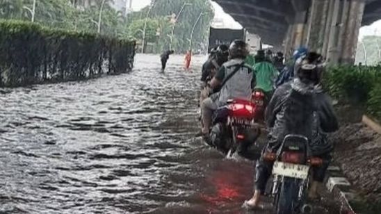 Update Banjir Jakarta Siang Ini: 143 RT Paling Banyak di Jakbar dan 16 Ruas Jalan Masih Tergenang