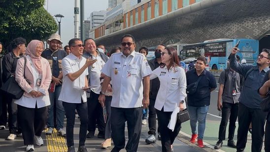 Tinjau Persiapan Imlek 2026 di Bundaran HI, Rano Karno: Jakarta Menyambut dengan Serius